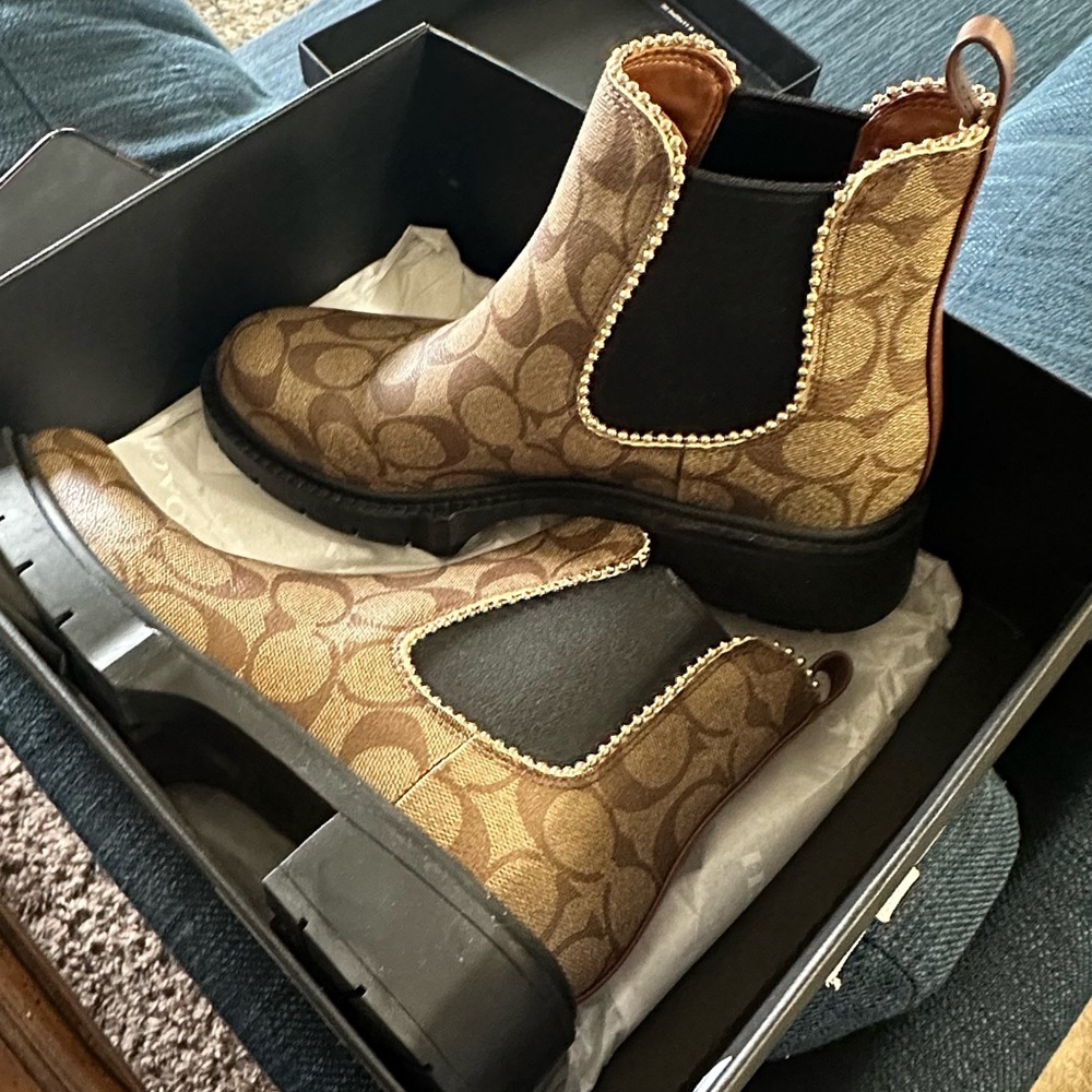 Coach signature leather levy sig bootie size 7
